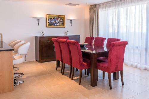 Fino Hotel & Suites