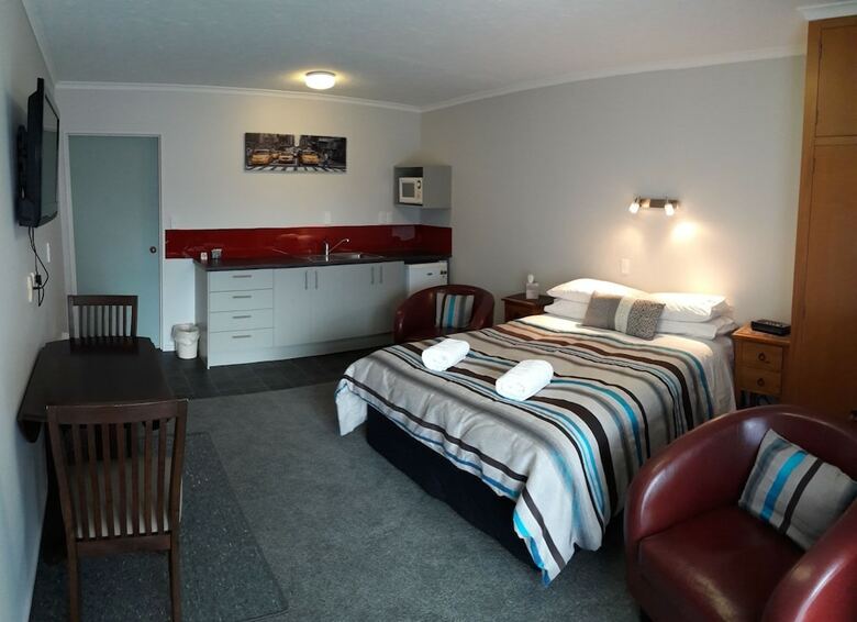 Academy Lodge Motel