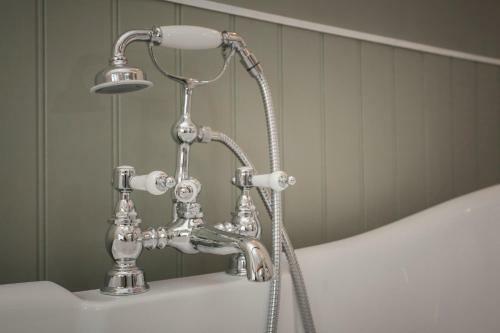 Three Little Pigs Luxury Cottage