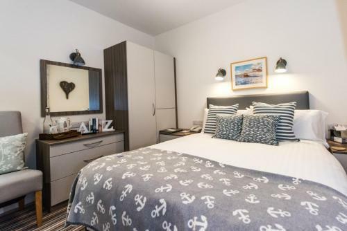 Kingswood & Devoran Hotel