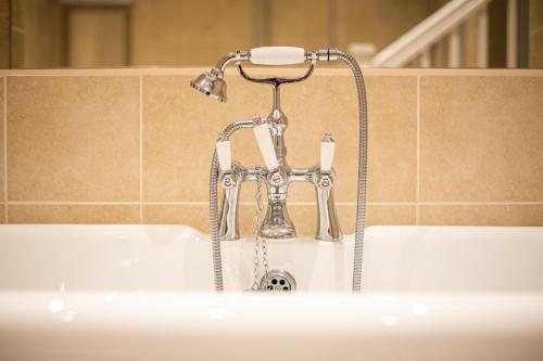 Kingswood & Devoran Hotel