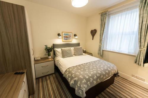 Kingswood & Devoran Hotel