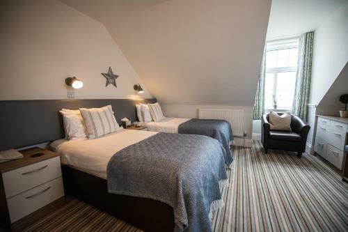 Kingswood & Devoran Hotel