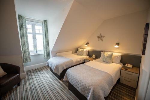 Kingswood & Devoran Hotel