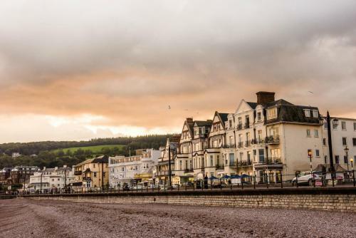 Kingswood & Devoran Hotel