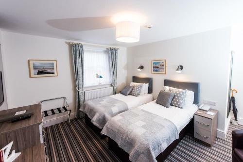 Kingswood & Devoran Hotel