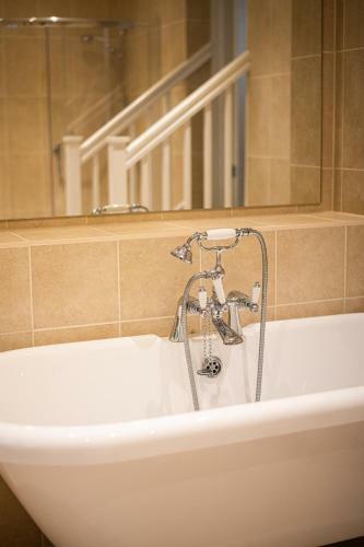 Kingswood & Devoran Hotel