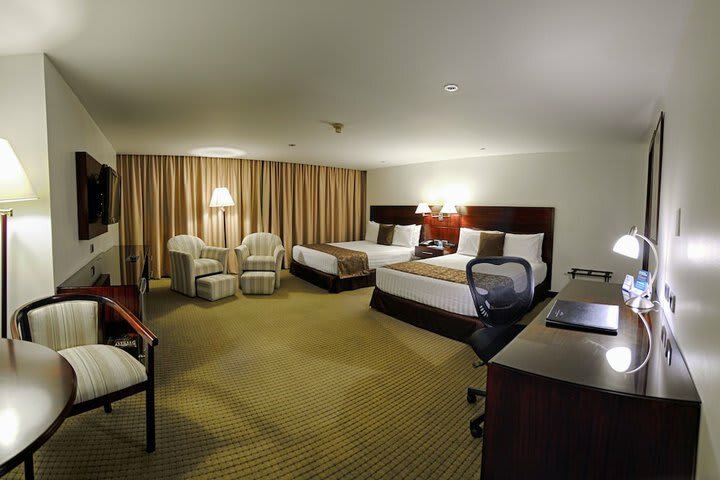 Hotel Howard Johnson La Carolina- Quito