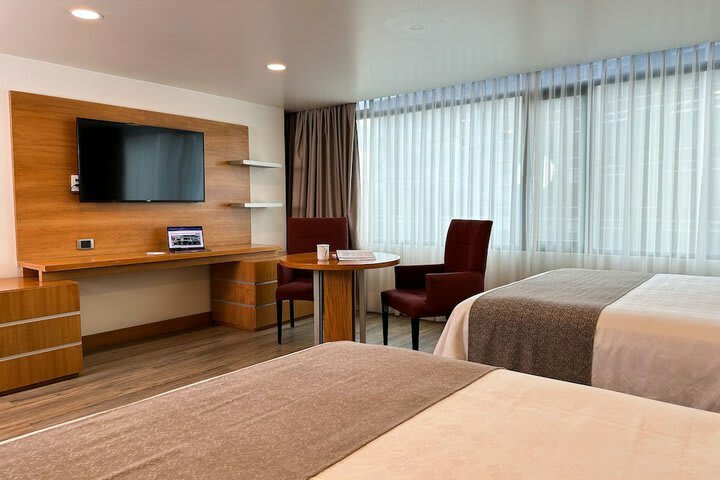 Hotel Howard Johnson La Carolina- Quito