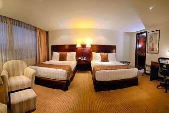 Hotel Howard Johnson La Carolina- Quito