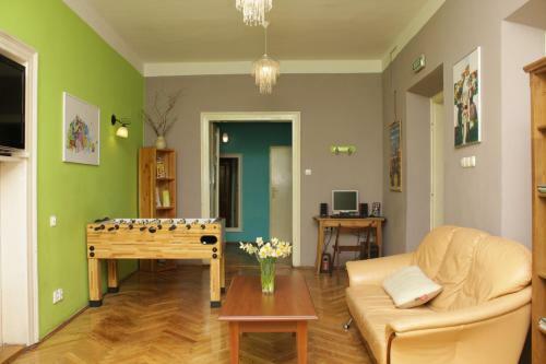 Intro Hostel