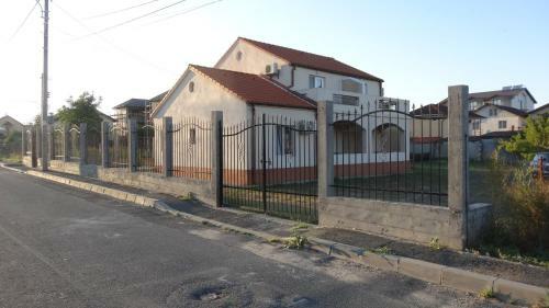 Hostal Vila Calypso Costinesti