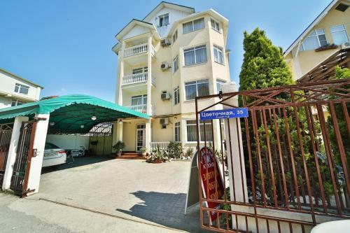 Na Tsvetochnoy Hotel