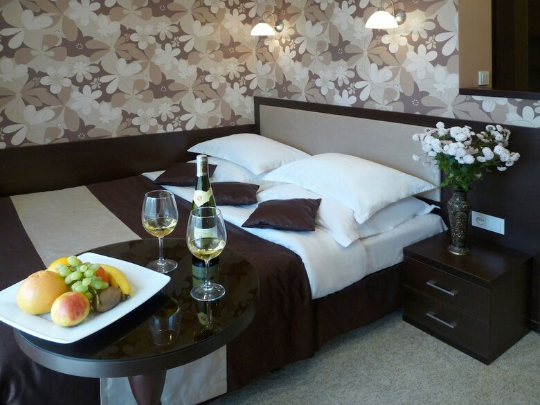 Eney Hotel