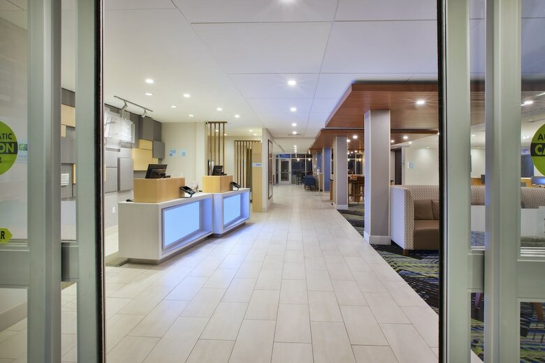 Hotel Holiday Inn Express & Suites Grand Rapids Airport North By Ihg