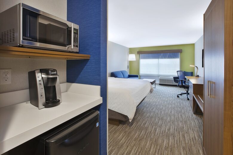 Hotel Holiday Inn Express & Suites Grand Rapids Airport North By Ihg