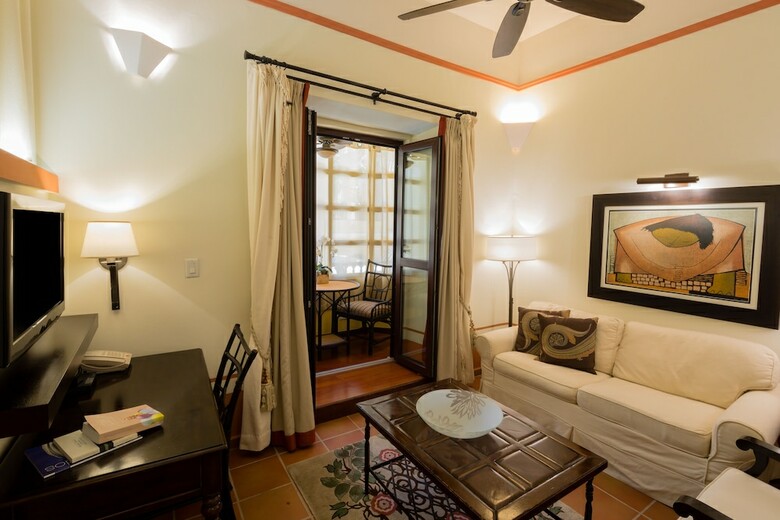 El Convento Hotel