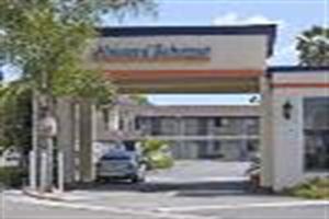 Hotel Howard Johnson Inn & Suites