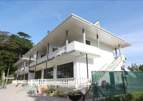 La Digue Self-catering Apartments