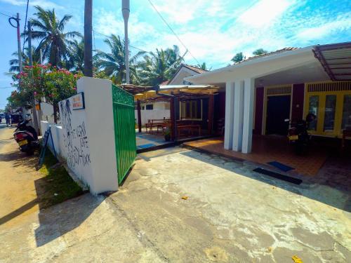 Hostal Surfing Beach Guest House