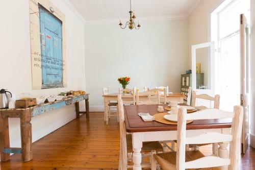 Bed & Breakfast Six On Scott Guesthouse