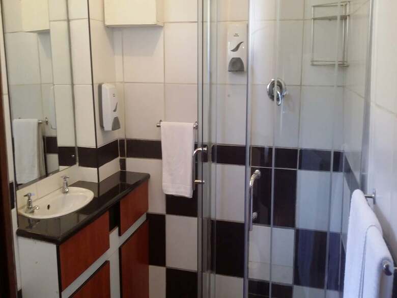 Hostal Suburbian Lodge