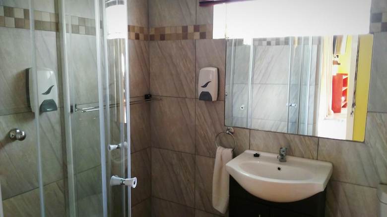 Hostal Suburbian Lodge
