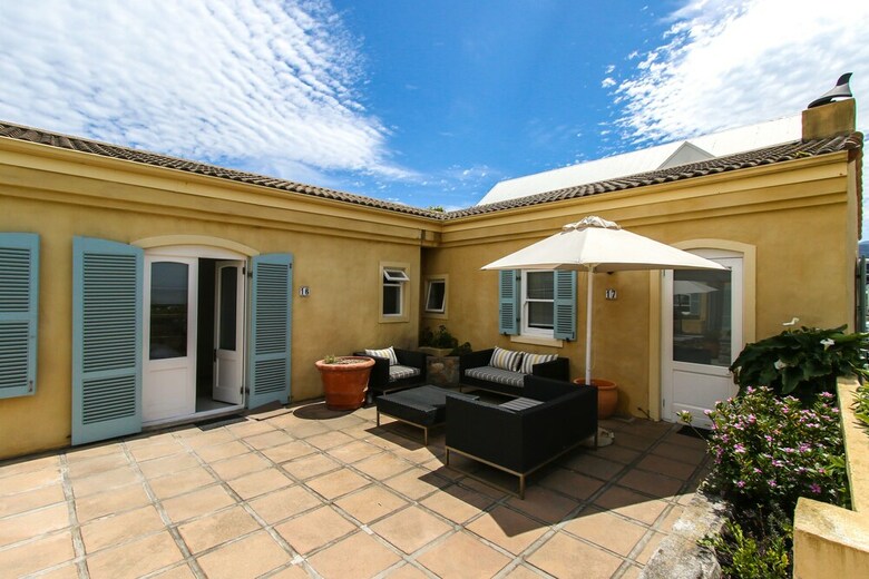 Hostal Auberge Burgundy Guesthouse