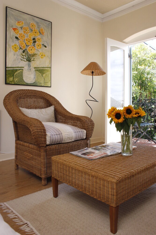 Hostal Auberge Burgundy Guesthouse