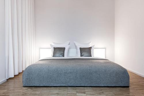 Hotel H'otello F'22