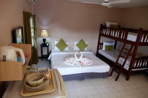 Kata Beachwalk Hotel And Bungalows