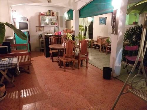 Hostal Srikrung Guesthouse