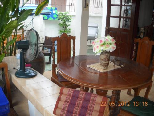Hostal Srikrung Guesthouse
