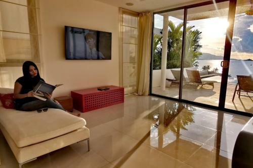 3 Bedroom Sea View Villa Escape