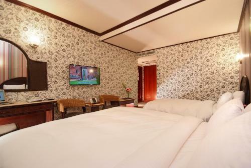 Pink Lotus Hotel