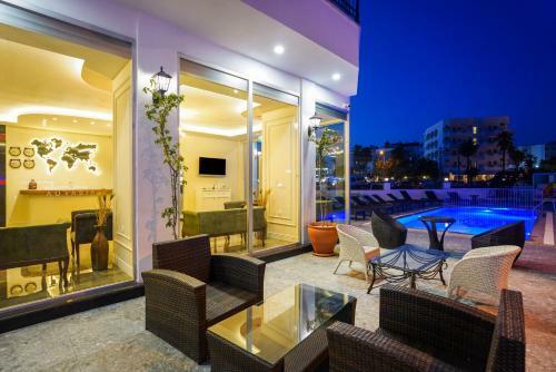 Aurasia City Hotel