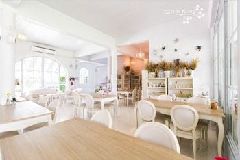 Hotel Villa La Flora Kanchanaburi