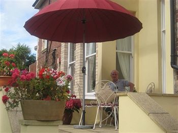 Cleve Court Hotel