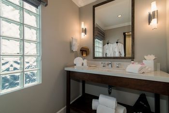 Hotel Almond Tree Inn