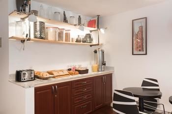 Hotel Knights Inn Toronto