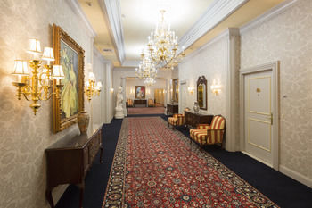 Bristol Hotel, Boutique Collection