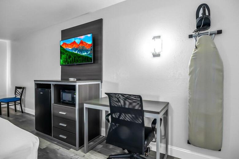 Motel Rodeway Inn & Suites