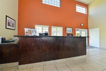 Hotel Lexington Inn & Suites