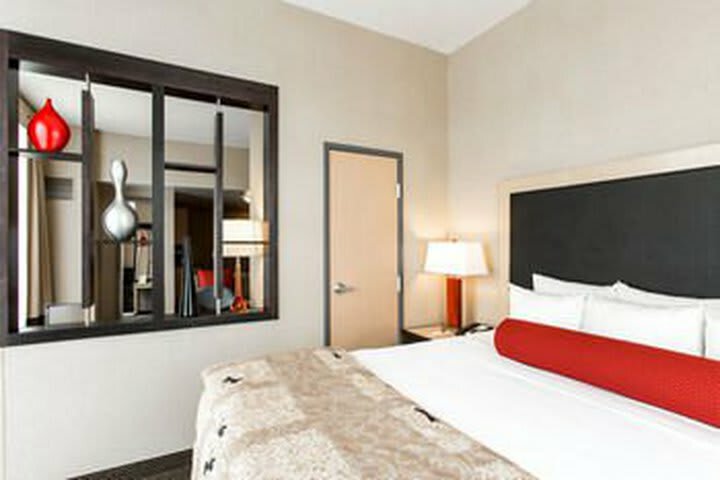Hotel Cambria Suites