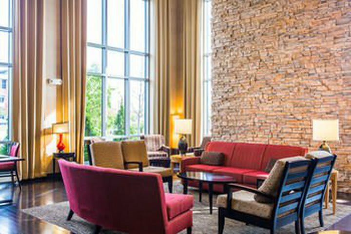 Hotel Cambria Suites