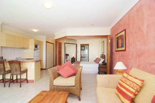 Hotel At Water's Edge Resort