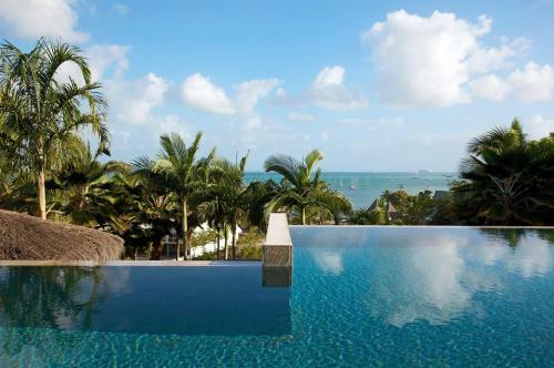 Hotel At Water's Edge Resort