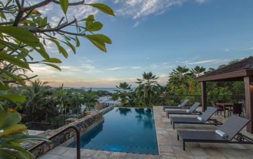 Hotel At Water's Edge Resort