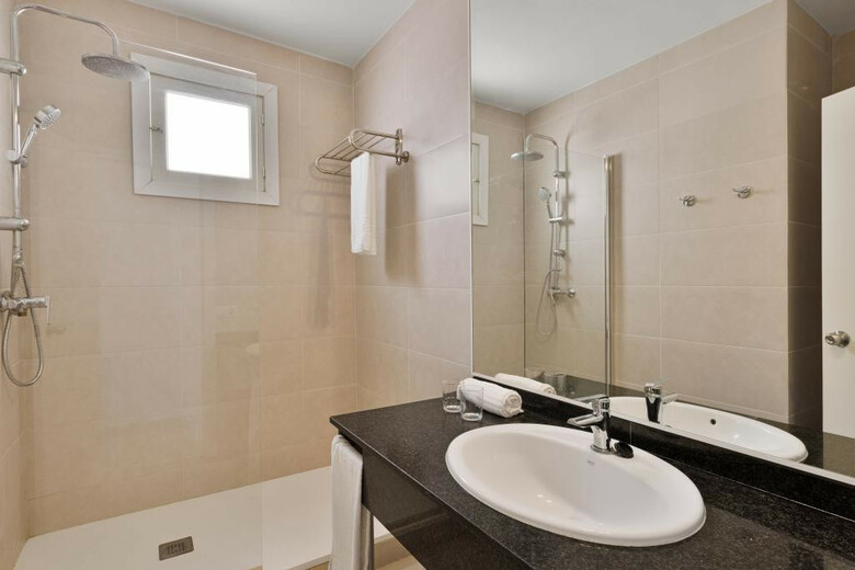 Hotel Flipflop Cala Mandia