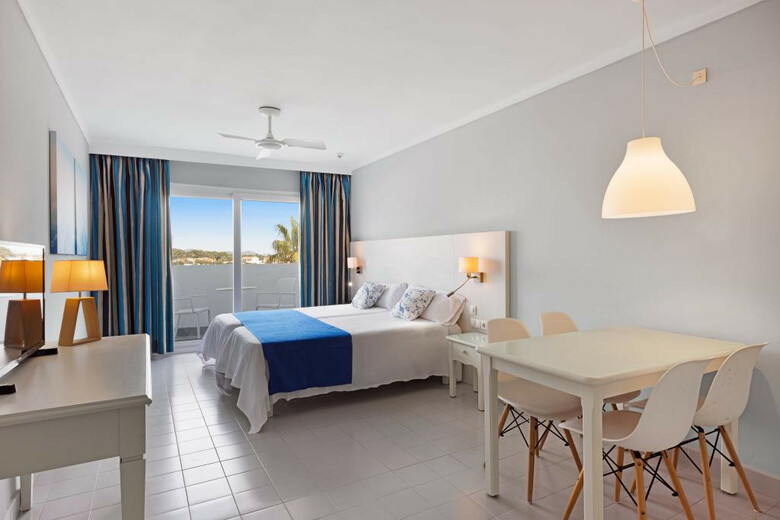 Hotel Flipflop Cala Mandia